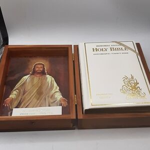Vintage 1976 Holy Bible Memorial Protestant Edition with Jesus Art in Wooden Box